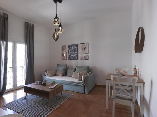 Beautiful Athenian apartment next to the center
