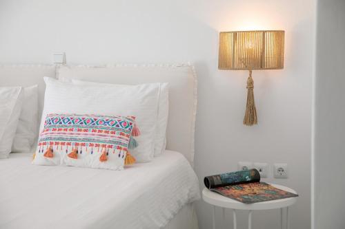 Una cama o camas en una habitación de Ippokampos Beachfront