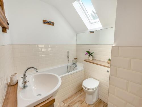 a bathroom with a sink and a toilet and a bath tub at Avondale in Woodgreen