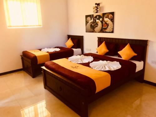 two beds in a room with two bedsvisor at Queensland Hotel in Nuwara Eliya