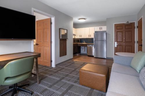 Η κουζίνα ή μικρή κουζίνα στο Staybridge Suites Columbus-Dublin by IHG