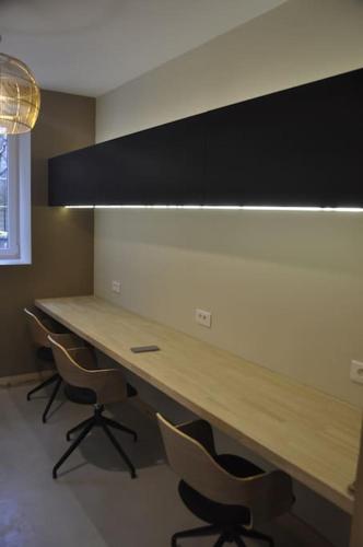 Maison 200m2- 9 chambres avec sdb - 16-18 personnes - séminaire-Proche Centre-Ville-Gare et Arena-terrasse