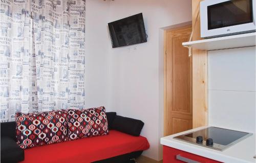 Televízia a/alebo spoločenská miestnosť v ubytovaní Amazing Apartment In Pula With Kitchen