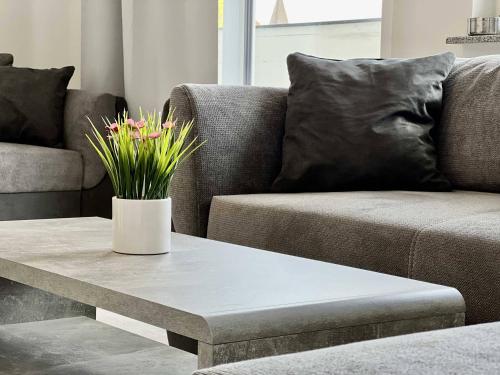 a living room with a couch and a coffee table at Trippel M Apartments Stuttgart Zuffenhausen in Stuttgart