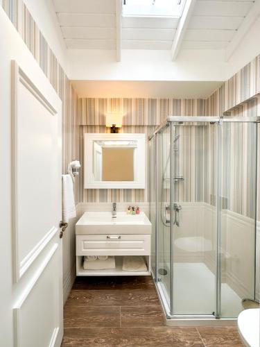 a bathroom with a shower and a sink at Alaçatı Disa in Alaçatı