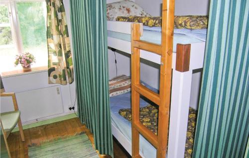 Krevet ili kreveti na kat u jedinici u objektu Amazing Home In Lakene With House Sea View