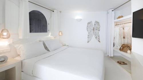 Ένα ή περισσότερα κρεβάτια σε δωμάτιο στο Dana Villas & Infinity Suites