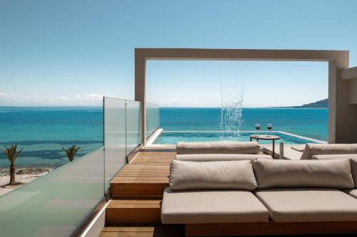 Nerea Deluxe SeaFront Villa, Iconic Infinity Pool, By ThinkVilla