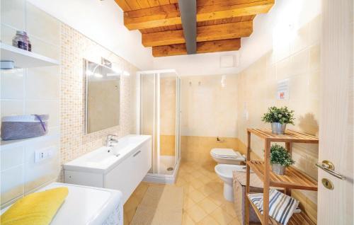 a bathroom with a white sink and a toilet at Casa Mary in Cavaion Veronese