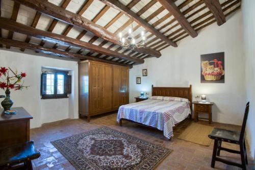 a bedroom with a bed and a wooden ceiling at Canapost in Peratallada