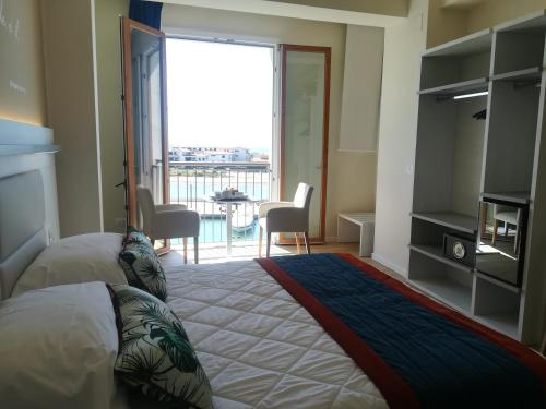 Ένα ή περισσότερα κρεβάτια σε δωμάτιο στο Roma Hotel