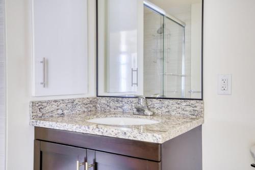 Ένα μπάνιο στο Palo Alto 2BR w WD Pool Spa near 280 SFO-901