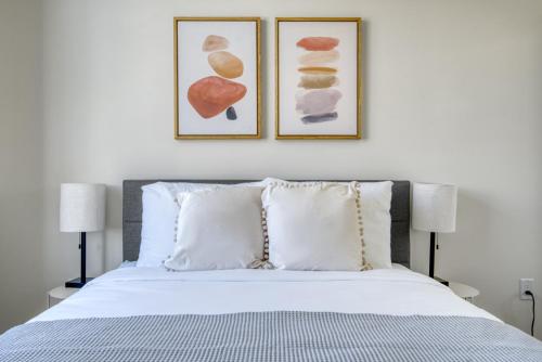 Ένα ή περισσότερα κρεβάτια σε δωμάτιο στο Palo Alto 2BR w WD Pool Spa near 280 SFO-901