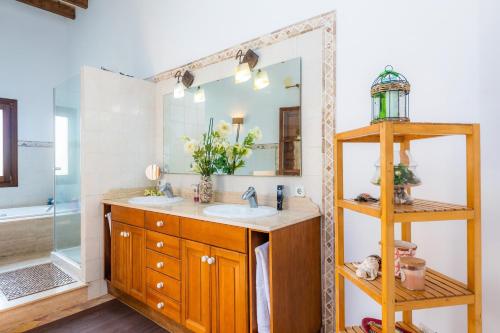 a bathroom with a sink and a mirror at Ca la Senyora dels Arbres in Artá
