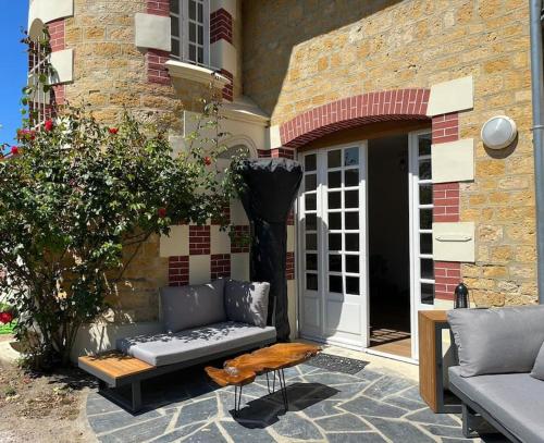 Photo de la galerie de l'établissement Le Donjon, bord de mer, à Tourgéville