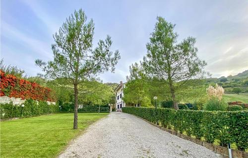 Beautiful Home In Cellino Attanasio With 4 Bedrooms, Wifi And Private Swimming Pool