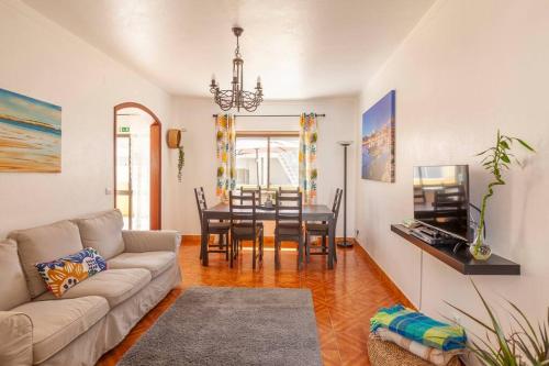 a living room with a couch and a table at Ninestories Baleal in Ferrel