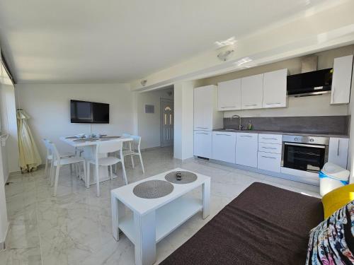Gallery image of LA VITA E` BELLA Novalja in Novalja