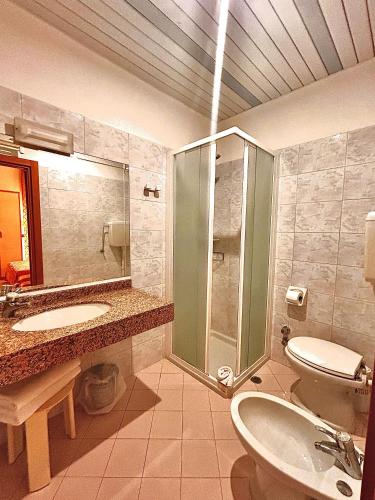 Un baño de Hotel Ausonia