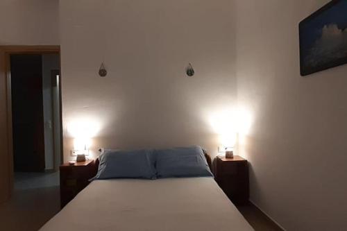a bedroom with a bed and two lights on two tables at Marirena in Kali Limenes