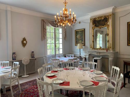 Fotografie z fotogalerie ubytování Manoir et Appartements avec piscine au Domaine de Bize Mirepoix v destinaci Mirepoix