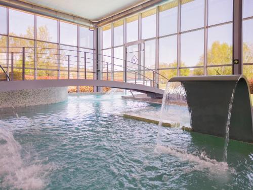 Bazén v ubytování IBERIK Augas Santas Balneario & Golf nebo v jeho okolí