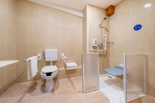 a bathroom with a toilet and a sink at IBERIK Augas Santas Balneario & Golf in Pantón