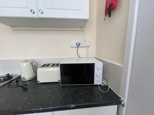 a microwave on a counter in a kitchen at Stunning 1 Bedroom Home in Southend-on-Sea