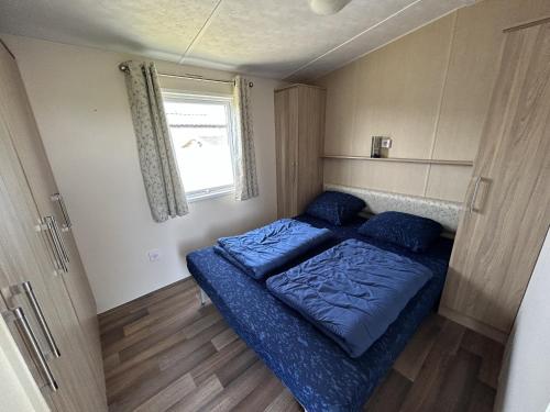 Un pat sau paturi într-o cameră la NV 1013 - Beach Resort Nieuwvliet Bad