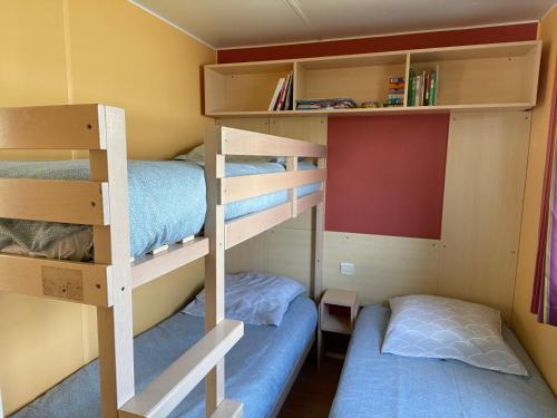 a bunk bed room with two beds and two bunk beds sidx sidx sidx at Mobil-Home VUE sur MER in Le Portel