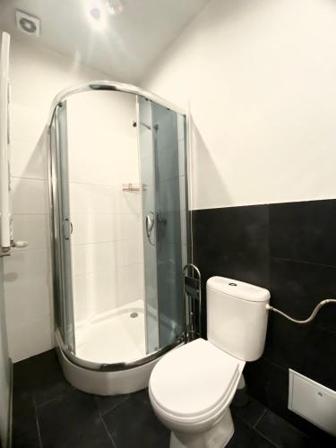 Bilik mandi di Pierwsza Mila Starówka Konin