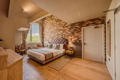Sandburn Hall photo 12