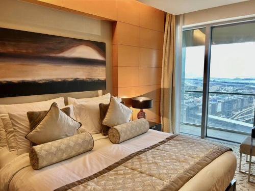 Postel nebo postele na pokoji v ubytování NEW! Luxury at the Address Dubai Mall residences