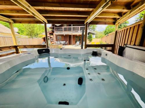 Chalet domaine forge 6-8pers jacuzzi terrasse plancha proche commerces