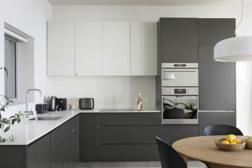 Kuchyň nebo kuchyňský kout v ubytování Spacious Studio Apartment - Number 4702