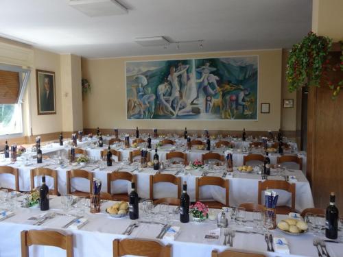 En restaurant eller et andet spisested på Albergo Ristorante Regina