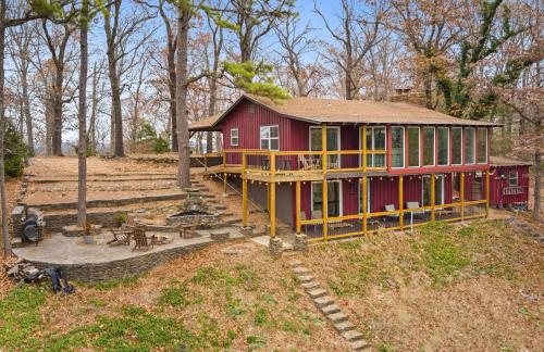 The Red Roost- Views of Beaver Lake