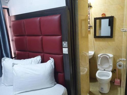 Ένα μπάνιο στο 4th Apartment and Suites