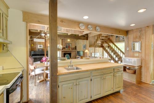 uma grande cozinha com um lavatório e uma escadaria em Serene Salisbury Rental Home on 26 Acres with Deck! em Salisbury