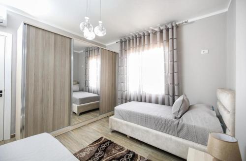 Кровать или кровати в номере Valbona Apartament's 1