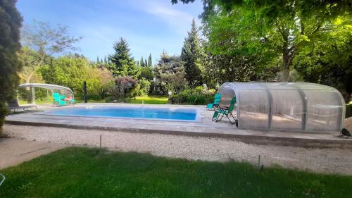 Πισίνα στο ή κοντά στο Maison Le Thor avec piscine part.