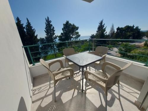 a balcony with a table and chairs on it at Apartmani Sunce in Bar