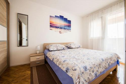 En eller flere senge i et værelse på Apartment Jully