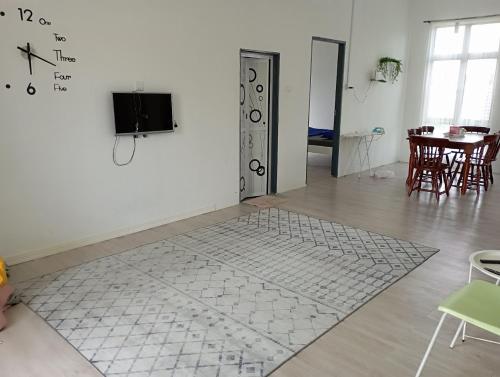 TV a/nebo společenská místnost v ubytování COZY HOMESTAY