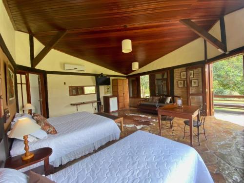 Ένα ή περισσότερα κρεβάτια σε δωμάτιο στο Hotel Santa Esmeralda