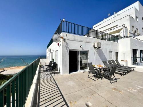 Gallery image of Quarteira Ocean Breeze 1 With Pool by Homing in Quarteira