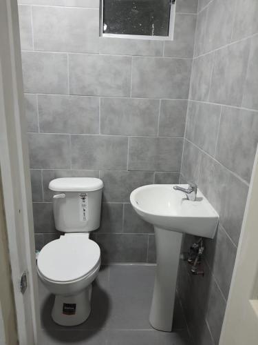 Vonios kambarys apgyvendinimo įstaigoje DEPARTAMENTO UN AMBIENTE