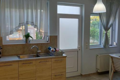 Køkken eller tekøkken på Family-friendly home