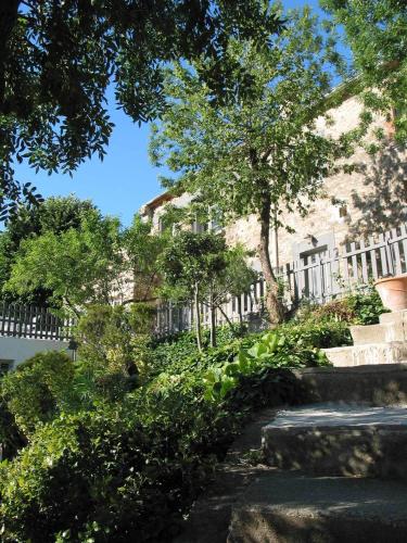 Κήπος έξω από το Le Relais Des Chartreuses