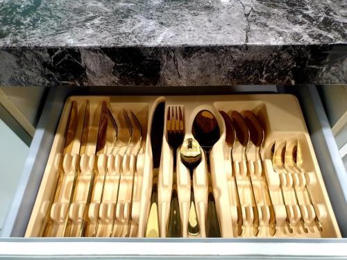 a drawer with forks and spoons and forks and knives at Charming Studio 1BR 1LR Condo Georgetown 魅力一室一厅套房 in George Town
